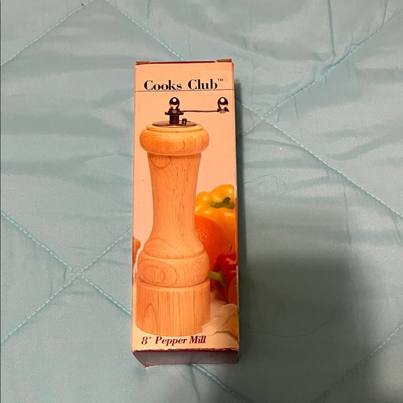 Wooden Pepper Mill - Natural Wood - Picture 1 of 5